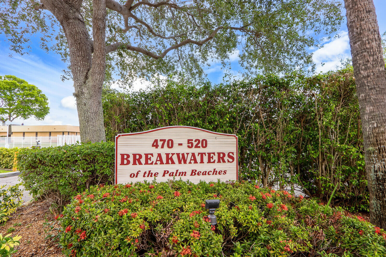 470 Executive Center Drive 2j, West Palm Beach Unit: 2j