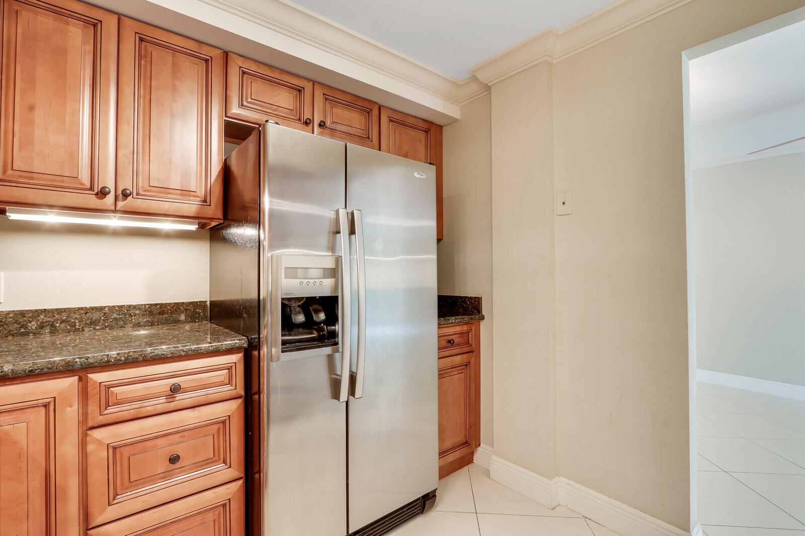 470 Executive Center Drive 2j, West Palm Beach Unit: 2j