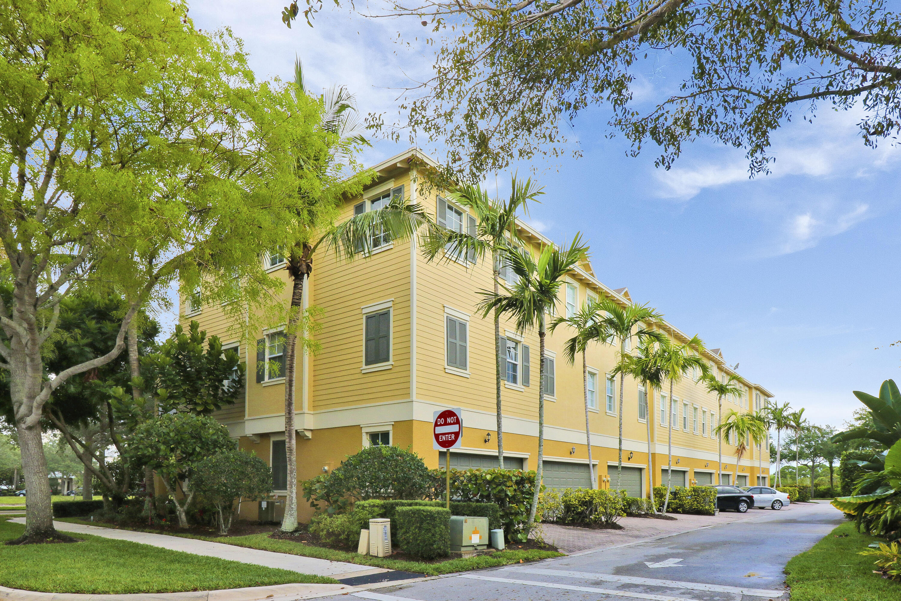 123 E Thatch Palm Circle