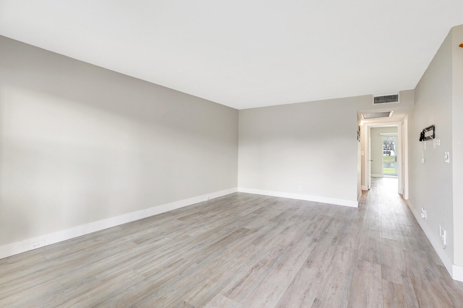 1019 Oakridge A, Deerfield Beach