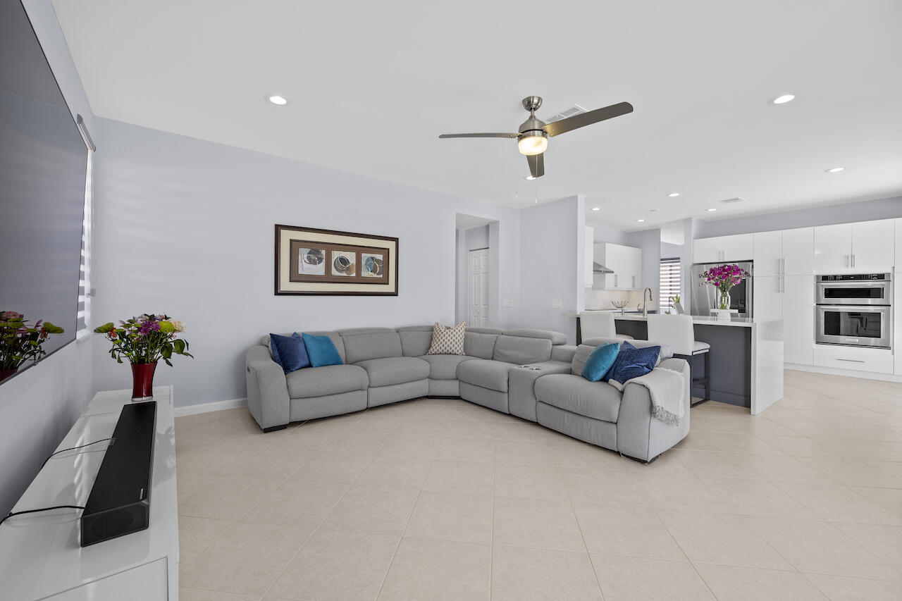 1190 Mahogany Lane