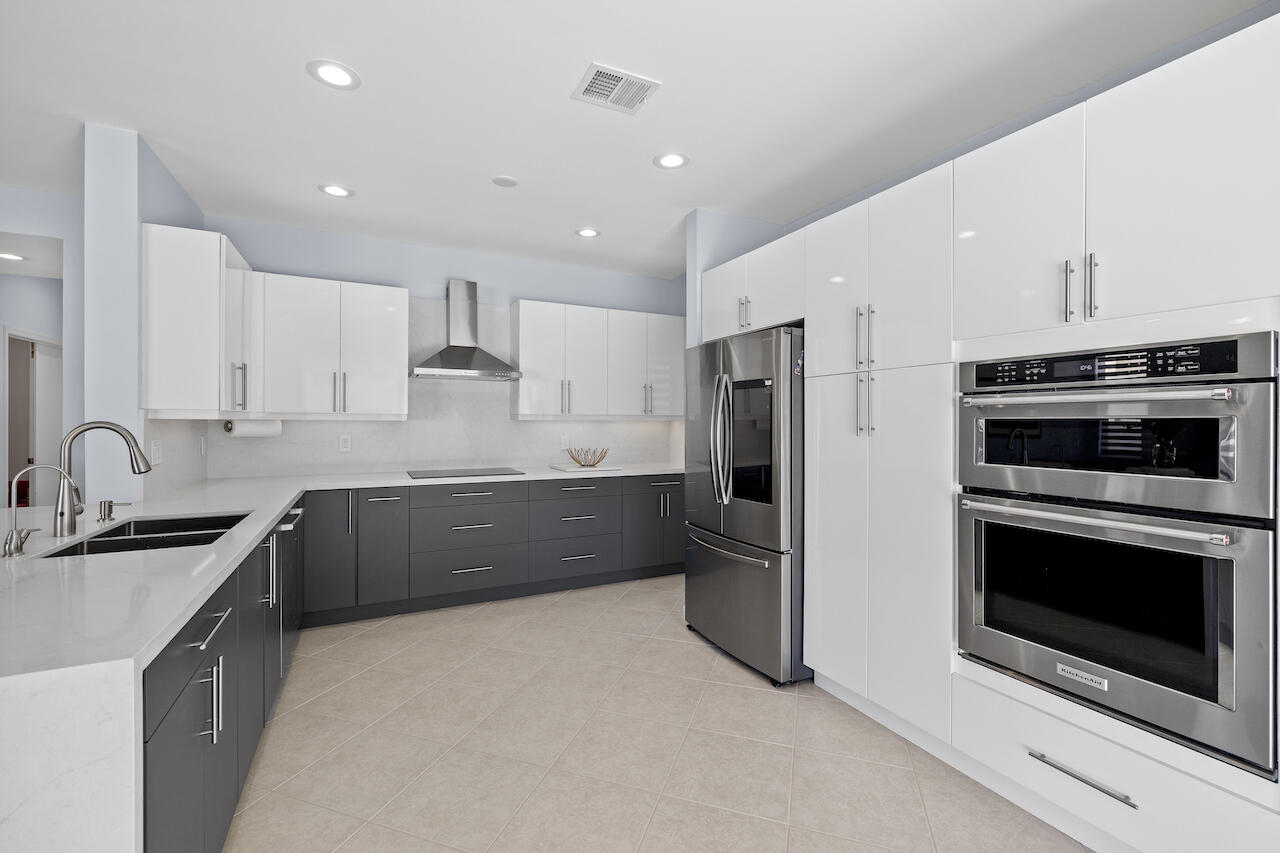 1190 Mahogany Lane