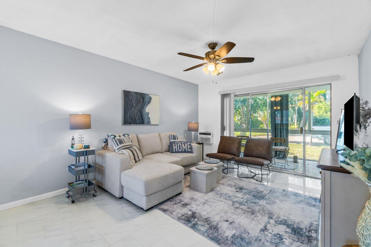 125 W Hidden Valley Boulevard 2, Boca Raton Unit: 2