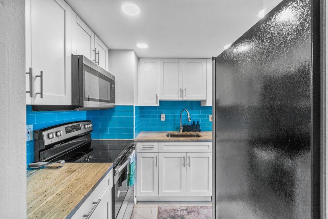 125 W Hidden Valley Boulevard 2, Boca Raton Unit: 2