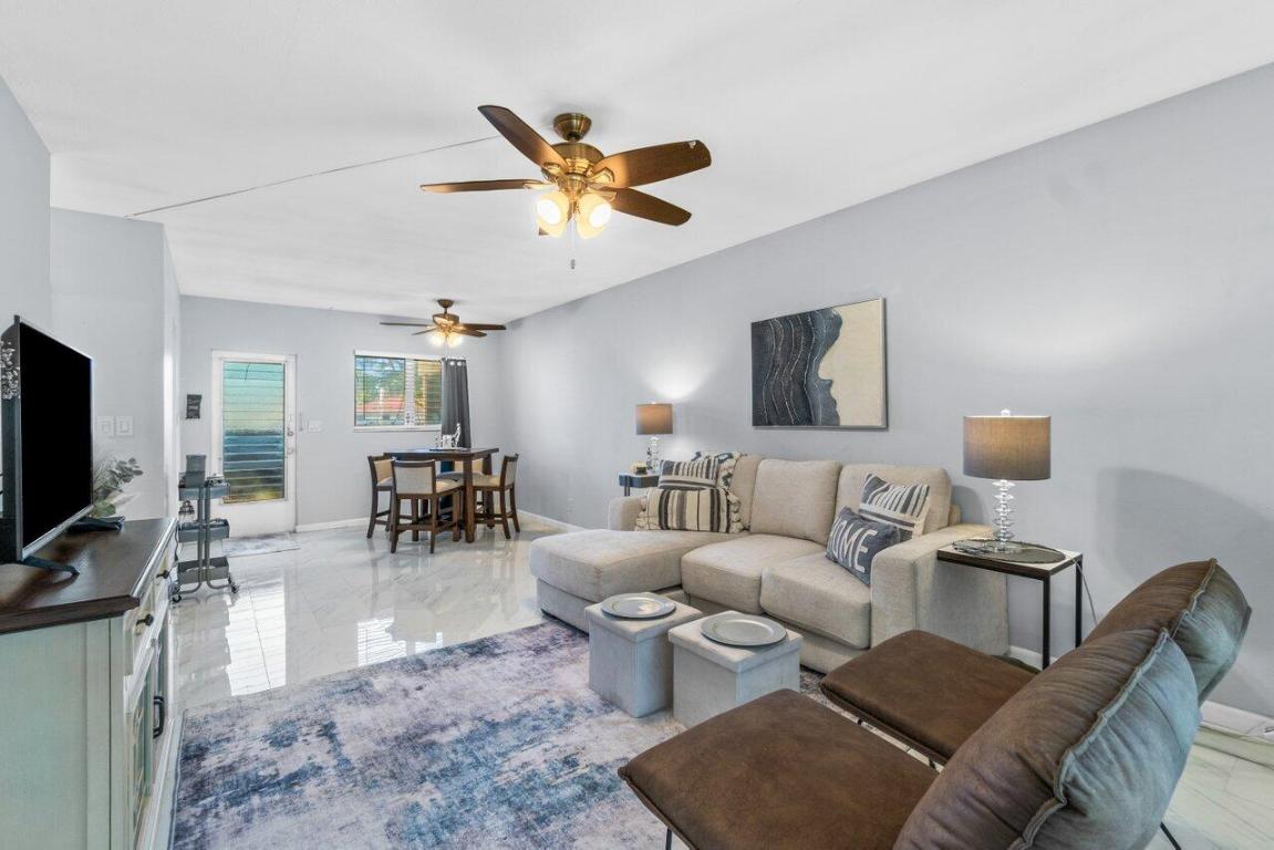 125 W Hidden Valley Boulevard 2, Boca Raton Unit: 2