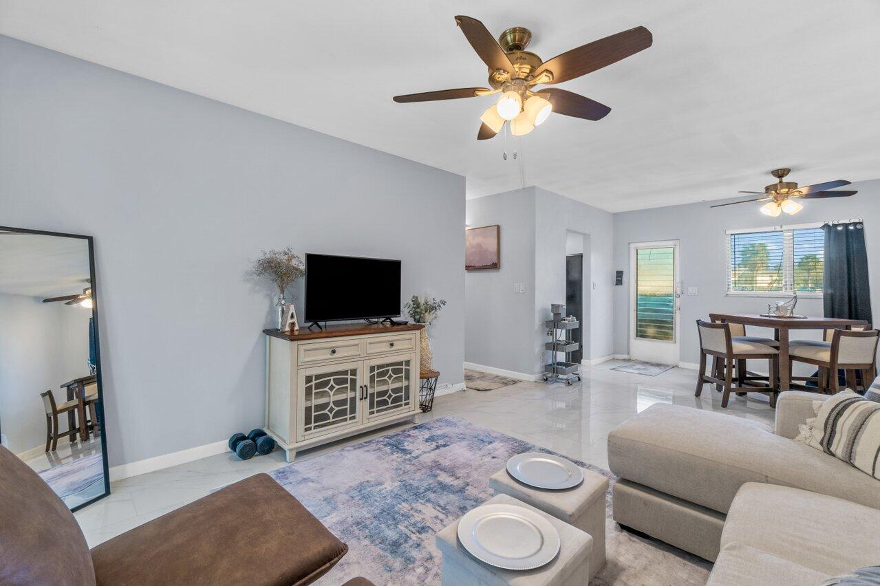 125 W Hidden Valley Boulevard 2, Boca Raton Unit: 2