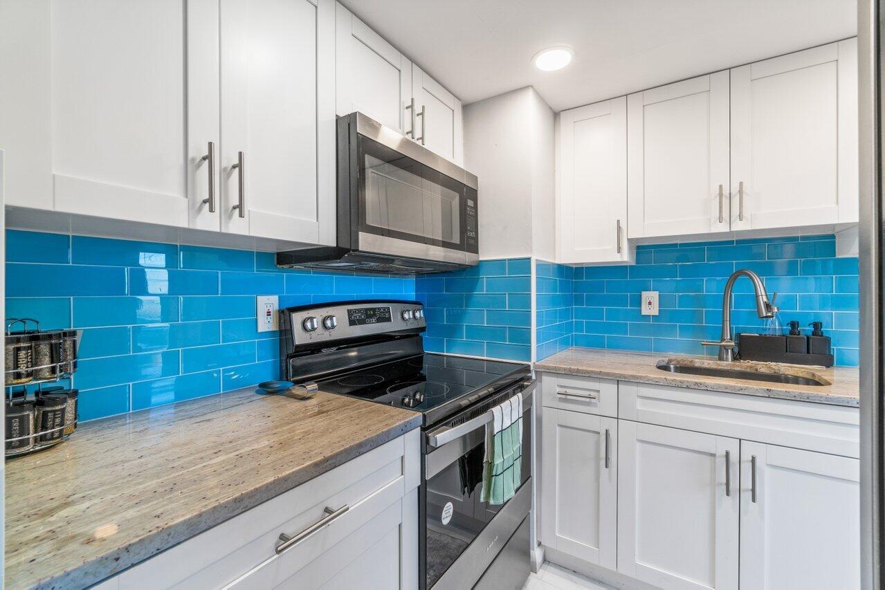 125 W Hidden Valley Boulevard 2, Boca Raton Unit: 2