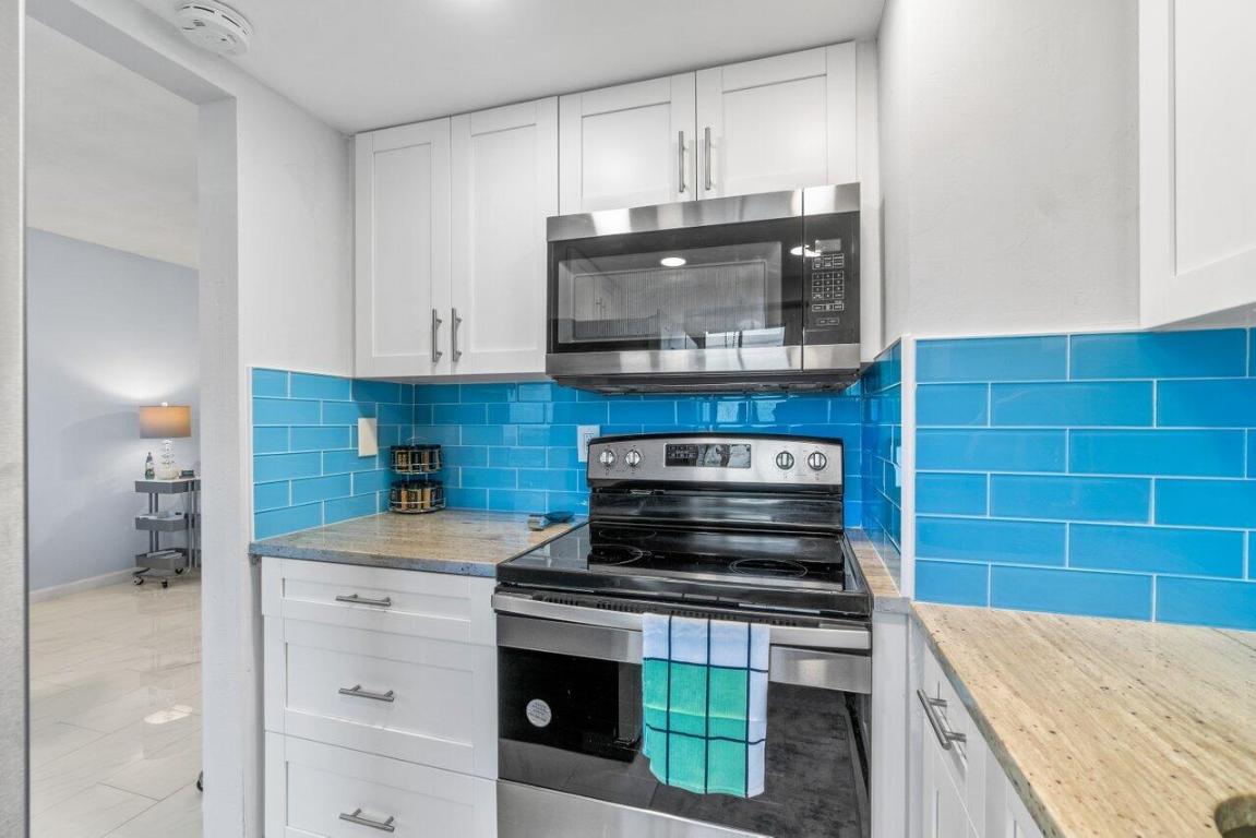 125 W Hidden Valley Boulevard 2, Boca Raton Unit: 2
