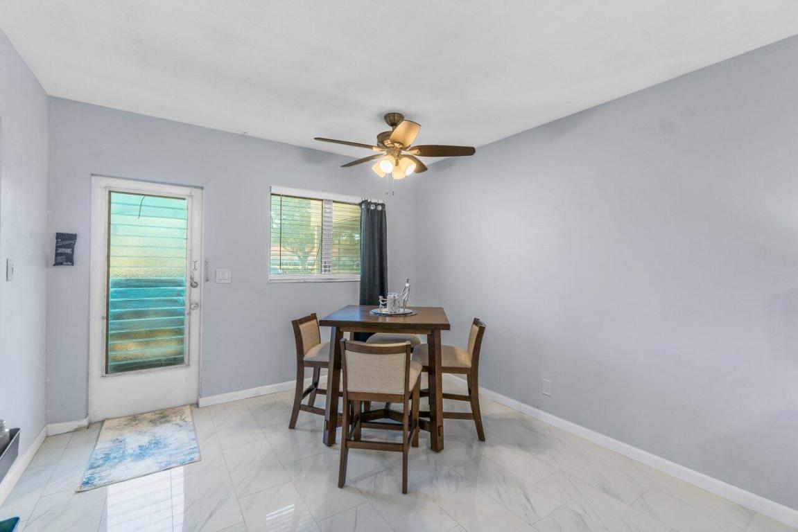 125 W Hidden Valley Boulevard 2, Boca Raton Unit: 2