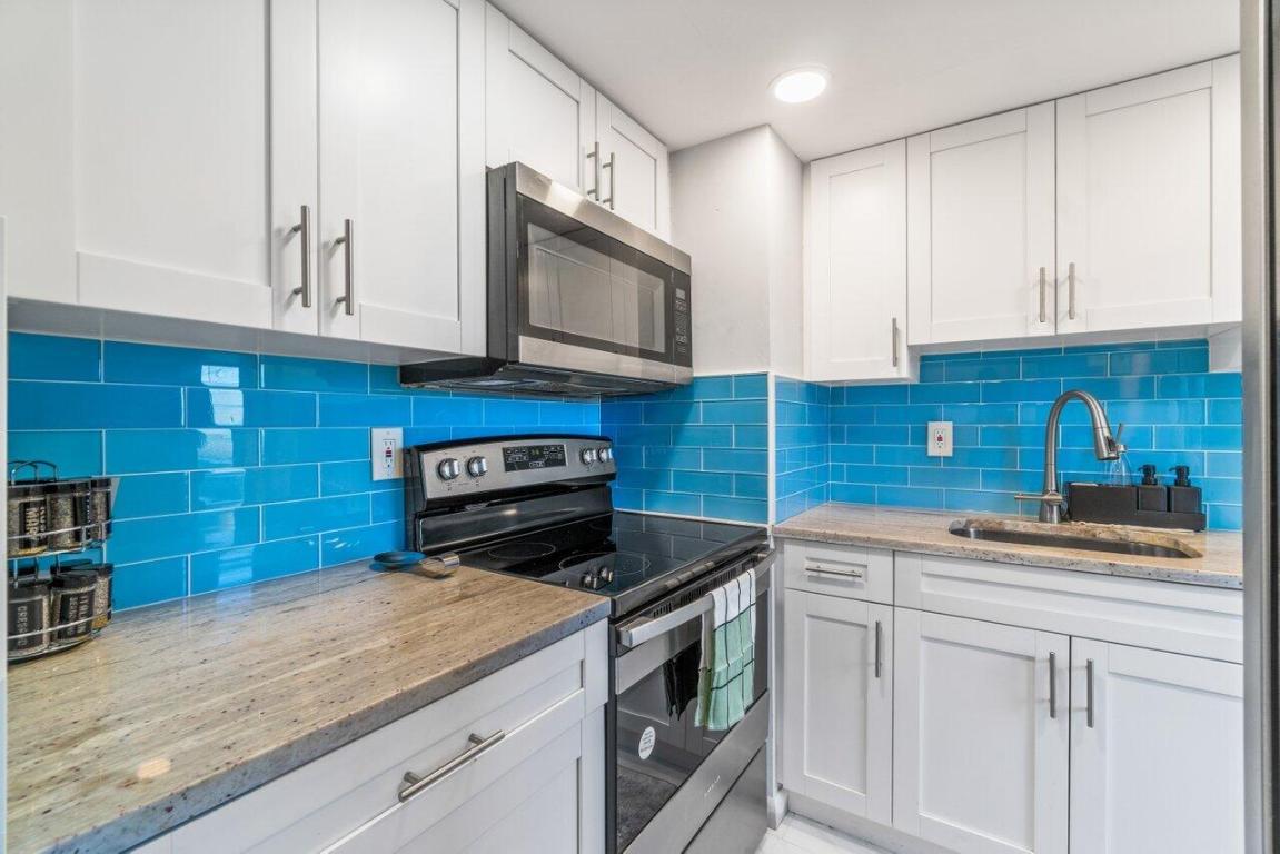 125 W Hidden Valley Boulevard 2, Boca Raton Unit: 2