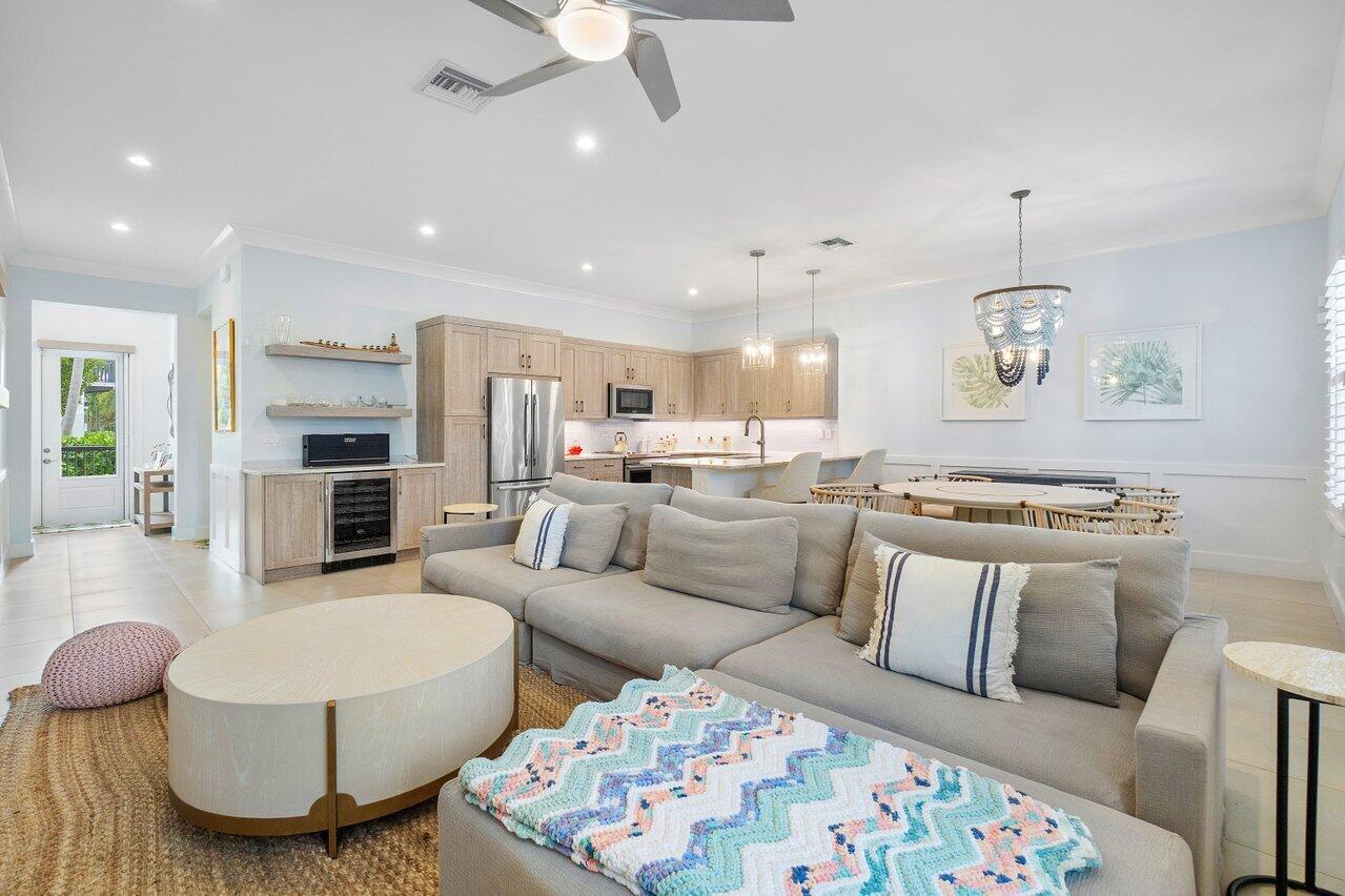 1135 Kingston Lane