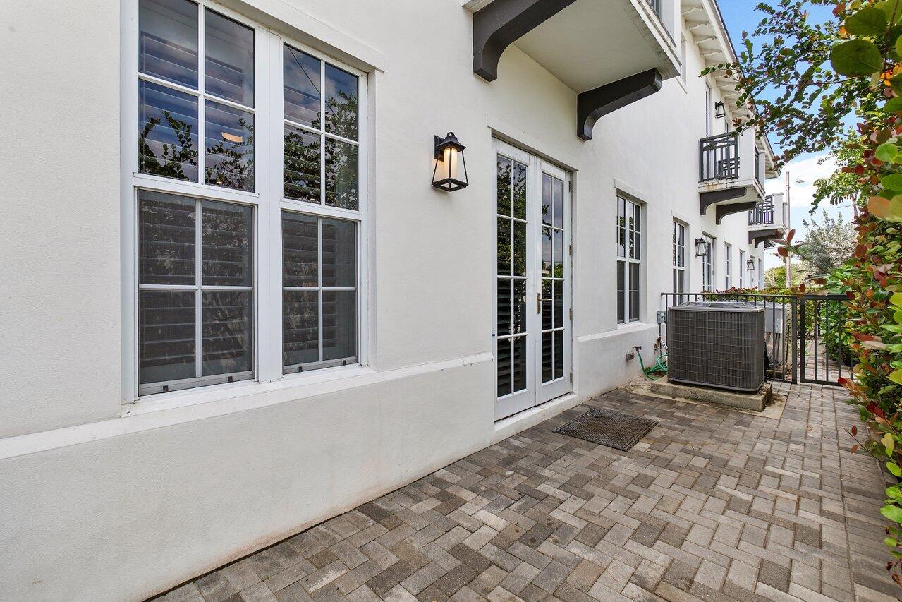 1135 Kingston Lane