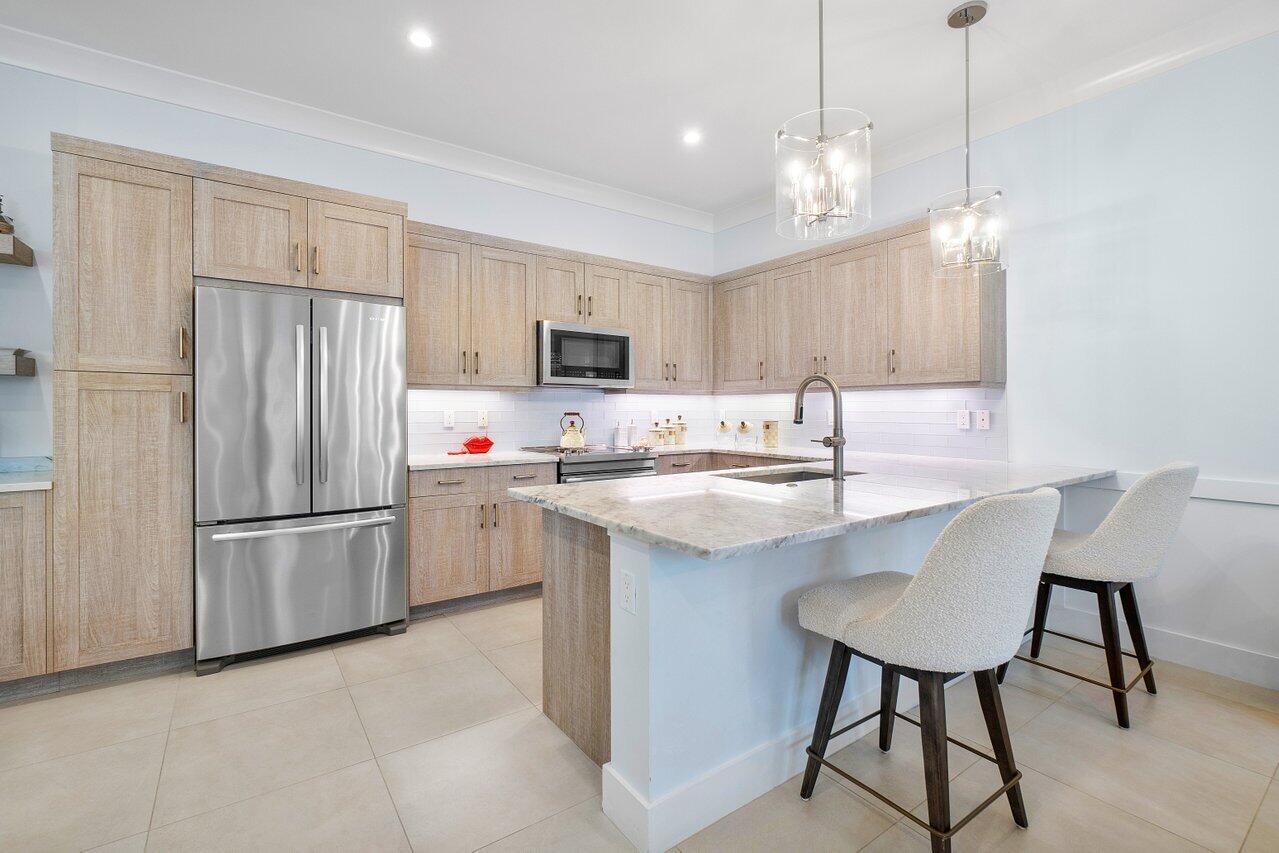 1135 Kingston Lane