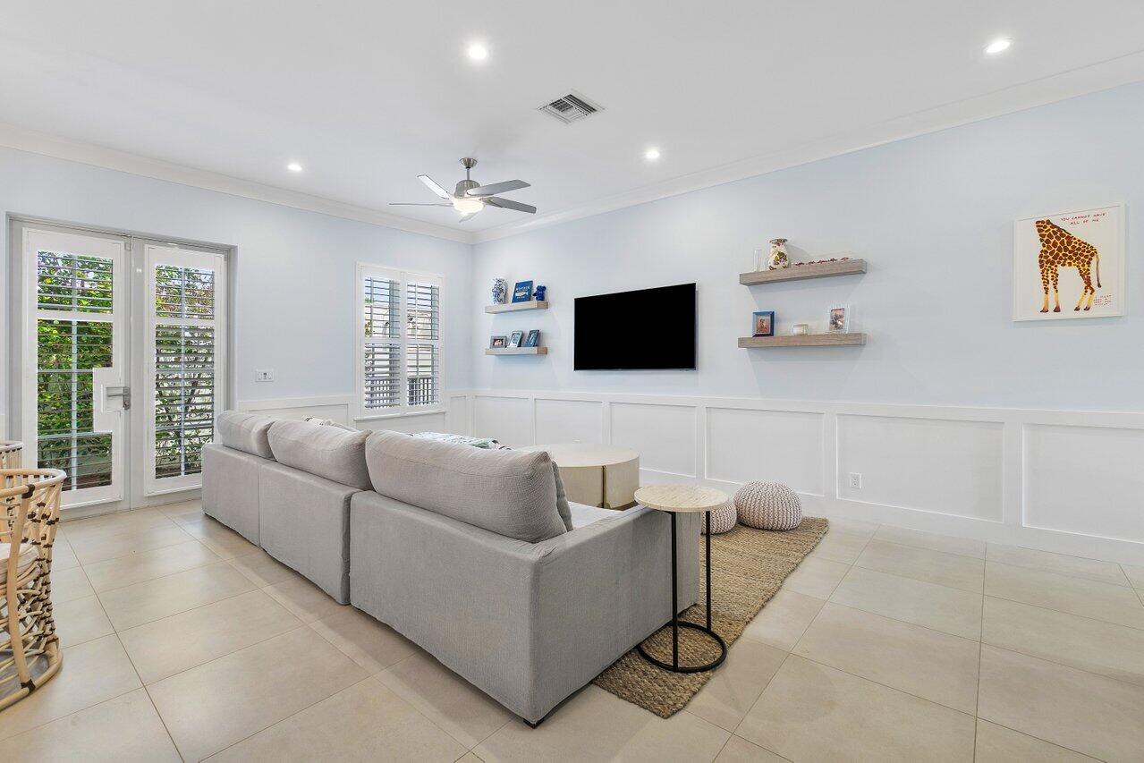 1135 Kingston Lane