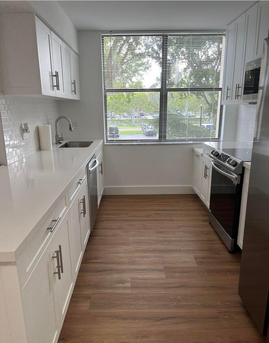 955 Egret Circle 211