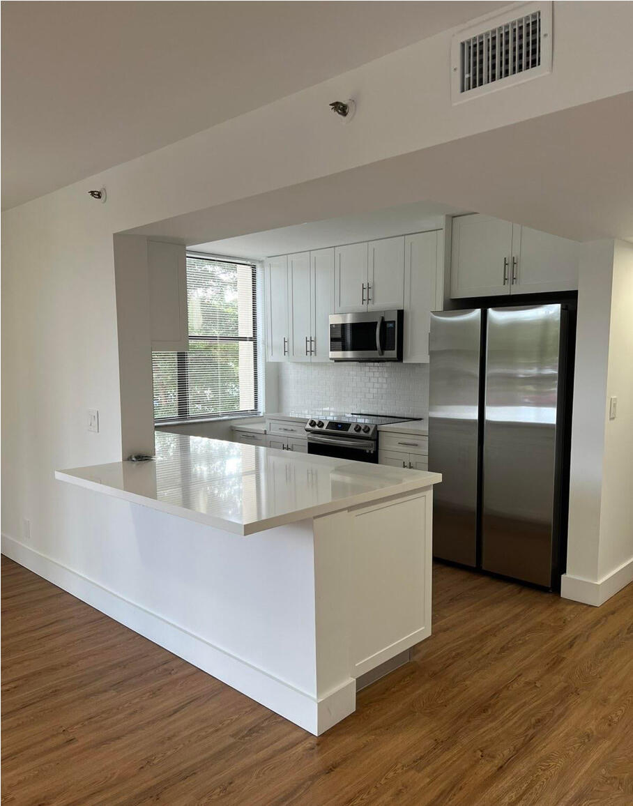 955 Egret Circle 211