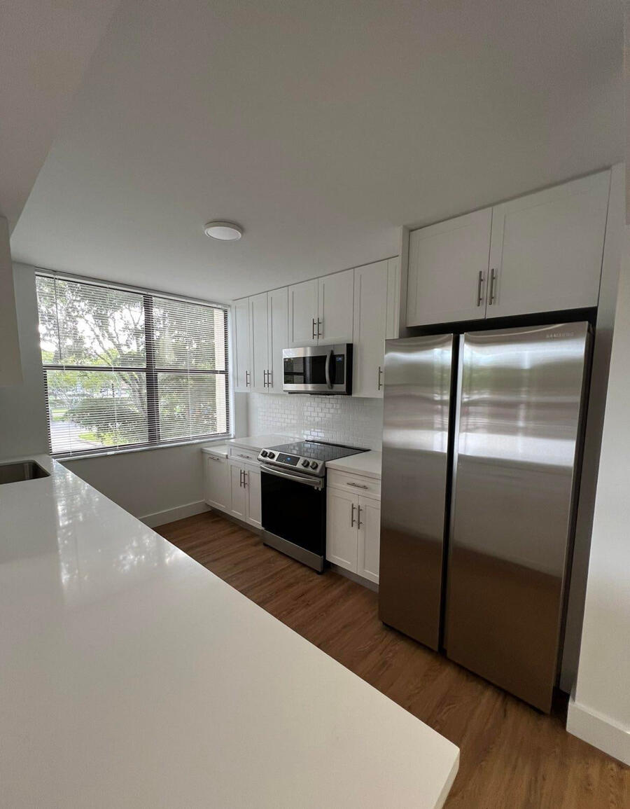 955 Egret Circle 211
