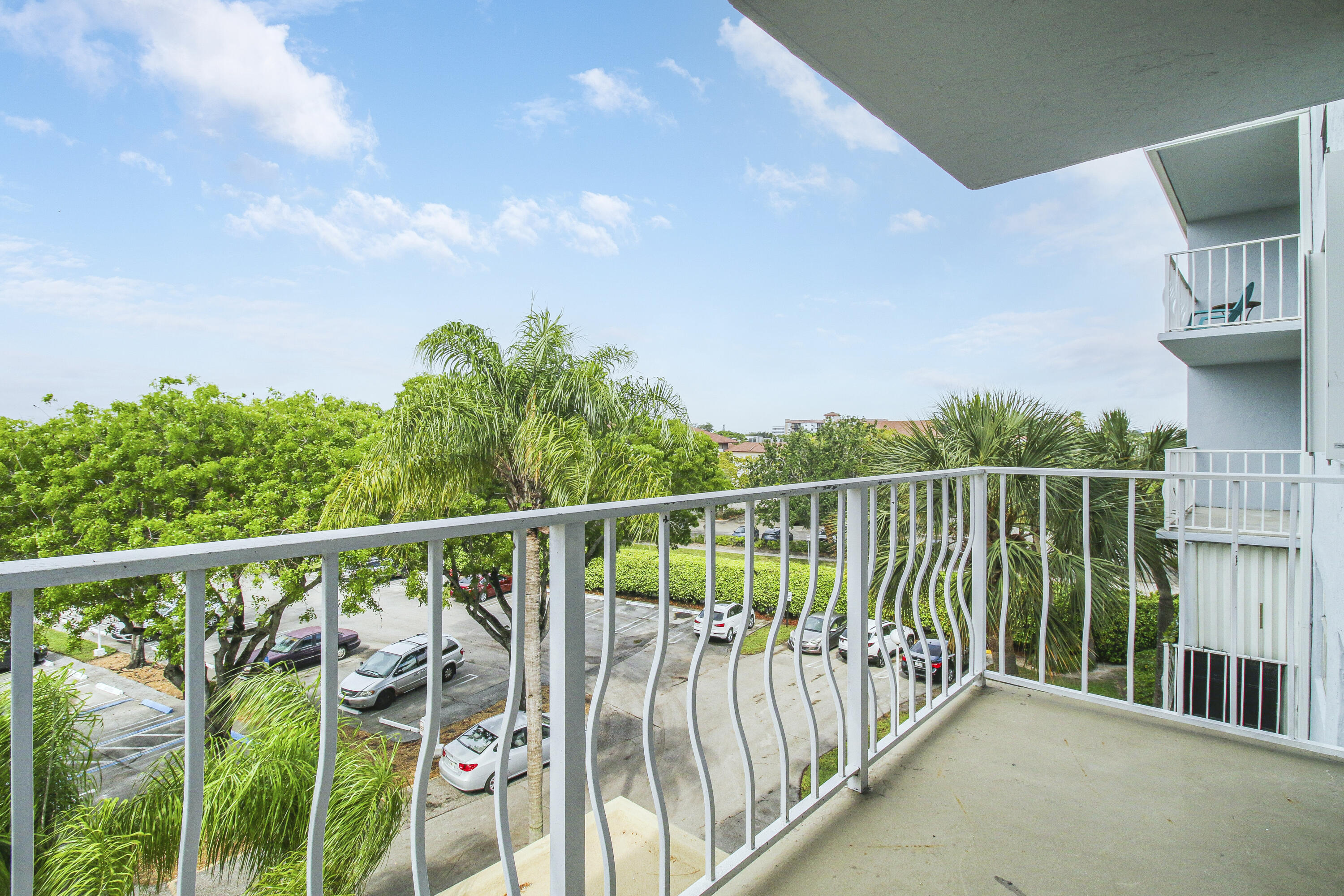 470 Executive Center Drive 4k