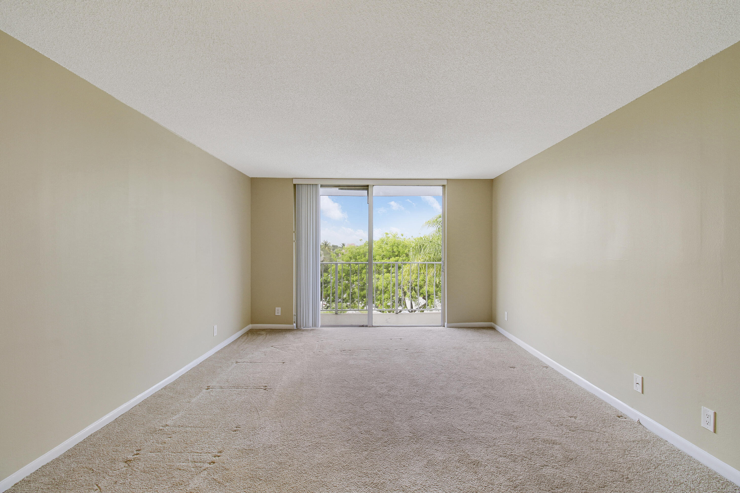 470 Executive Center Drive 4k