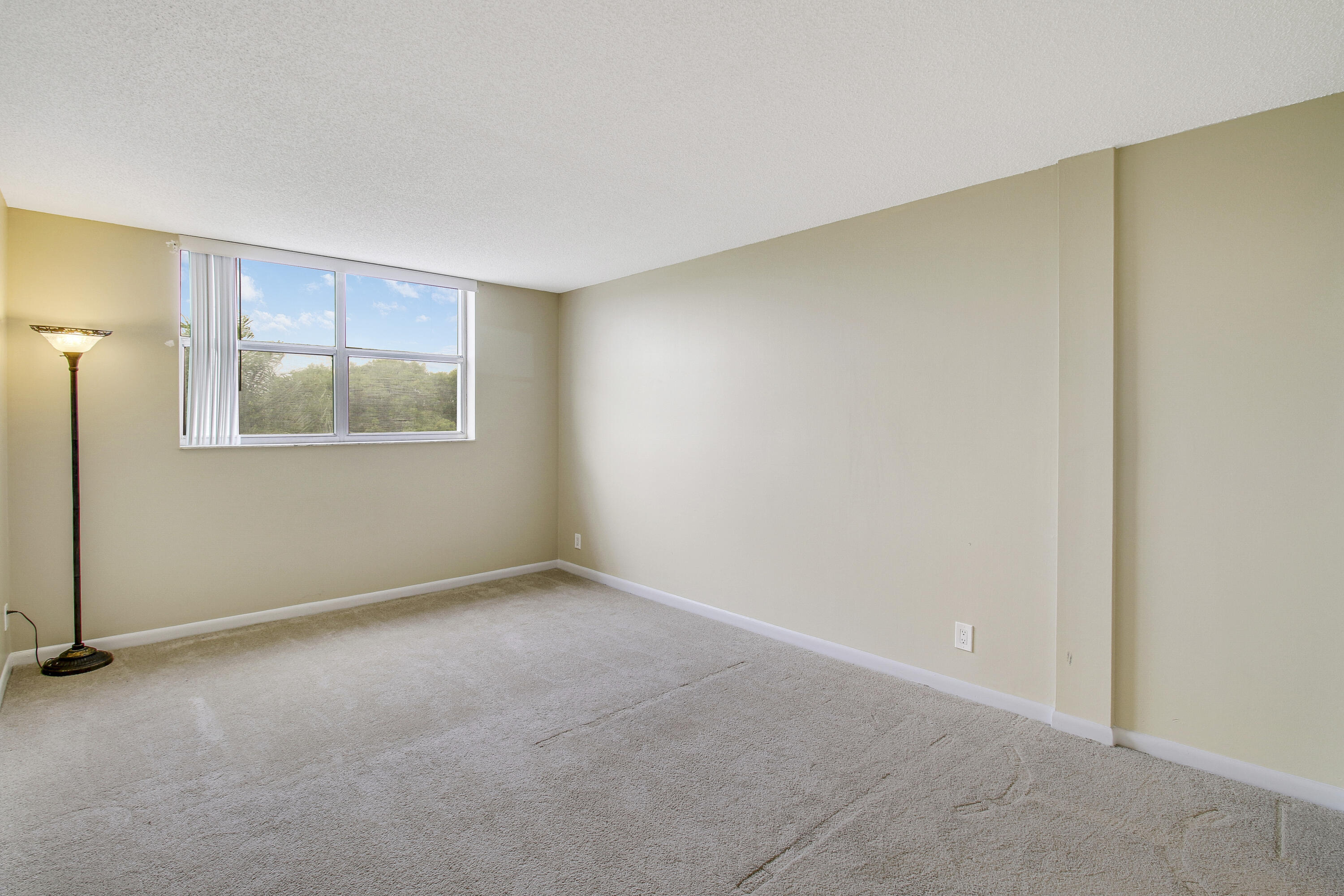 470 Executive Center Drive 4k