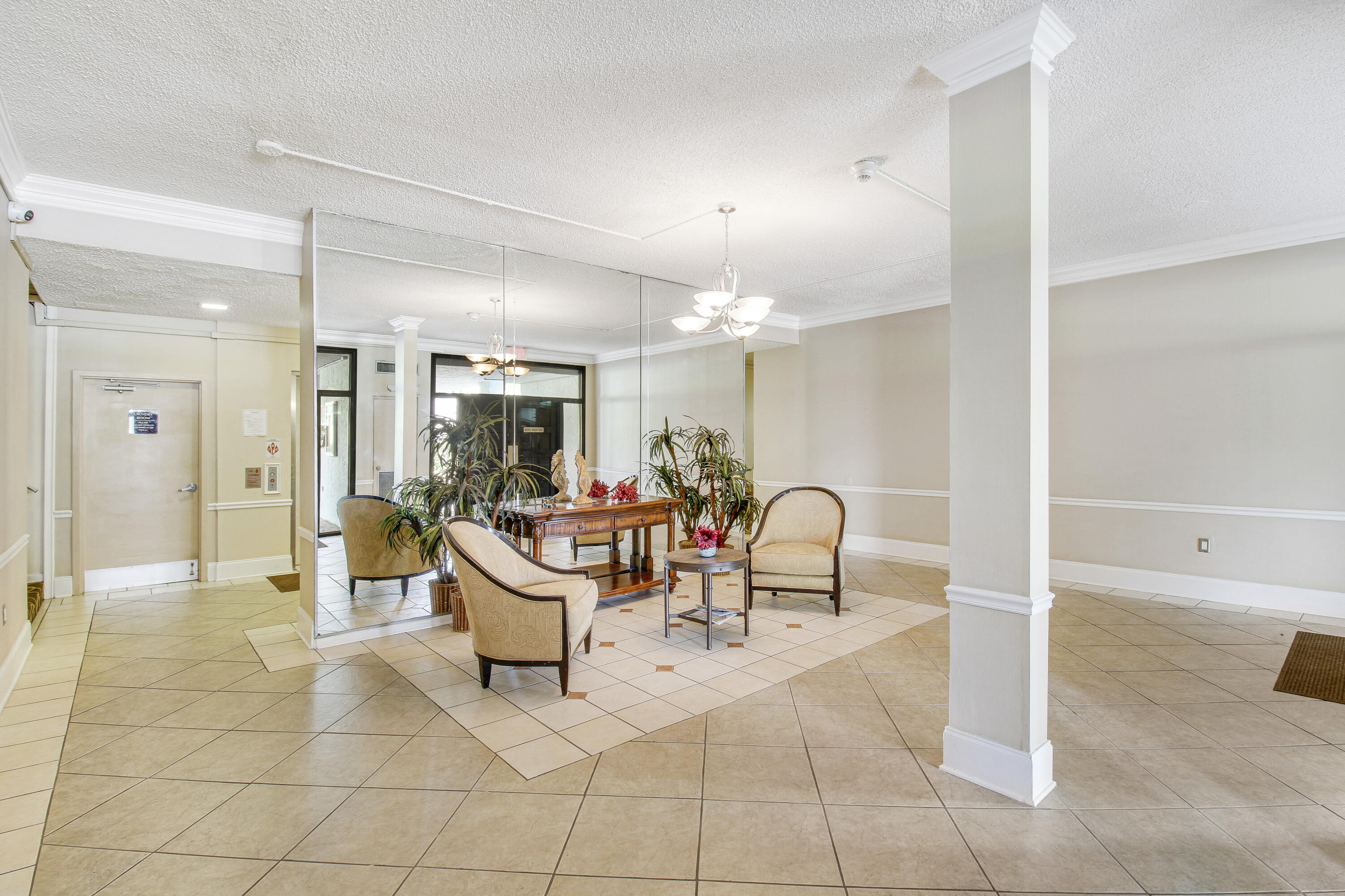 470 Executive Center Drive 4k