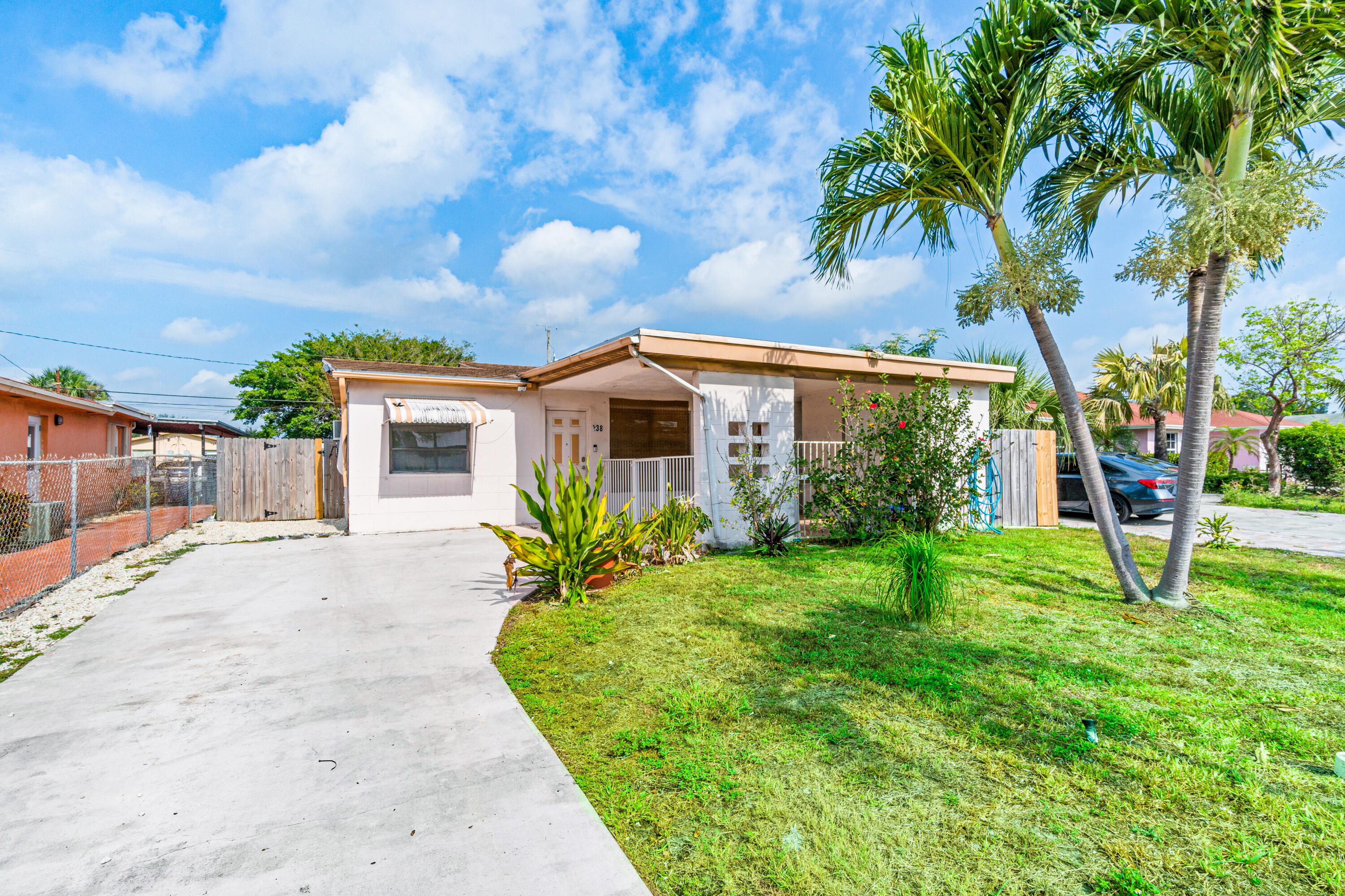 238 SW 10th Avenue