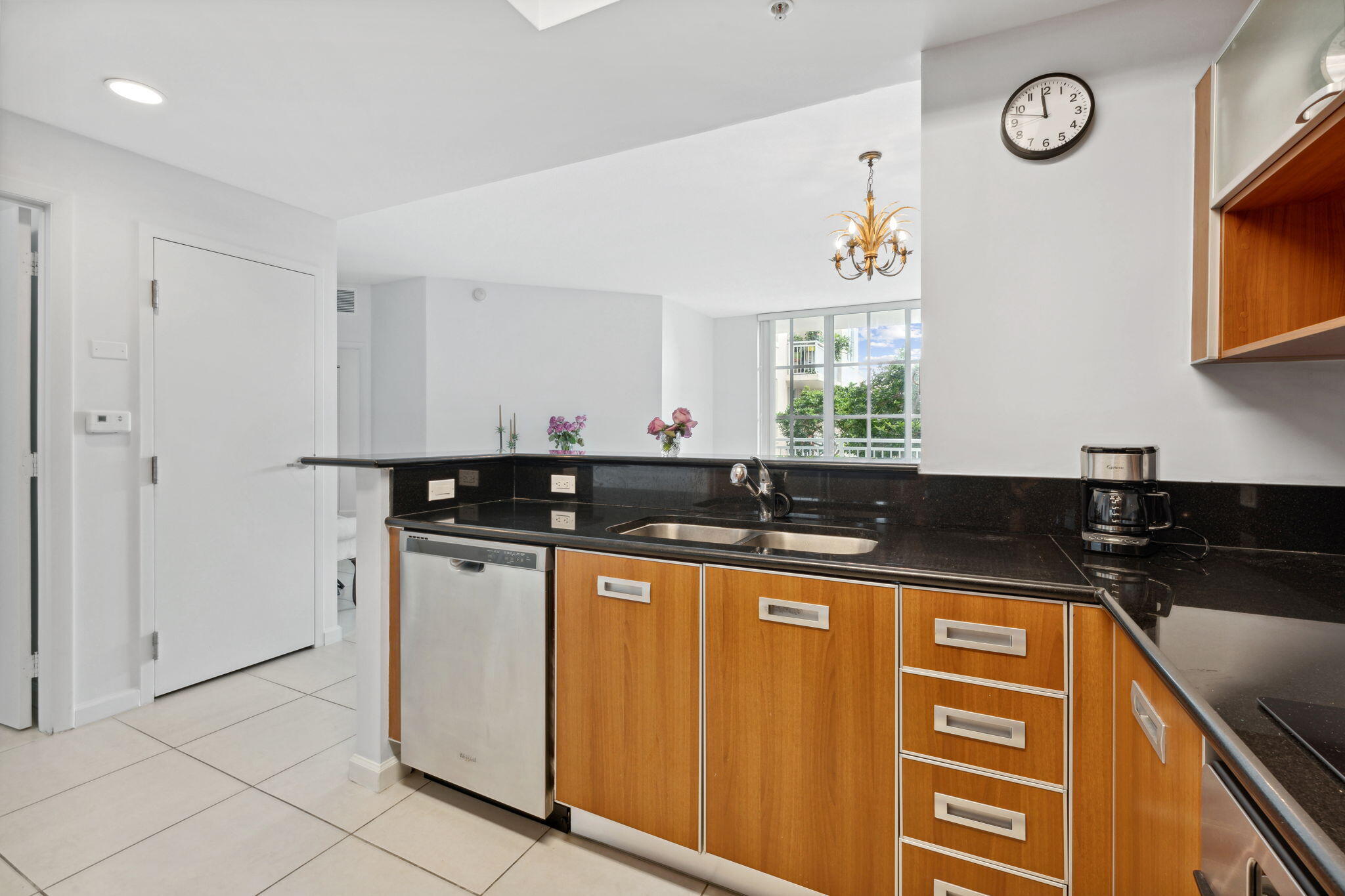 410 Evernia Street 414