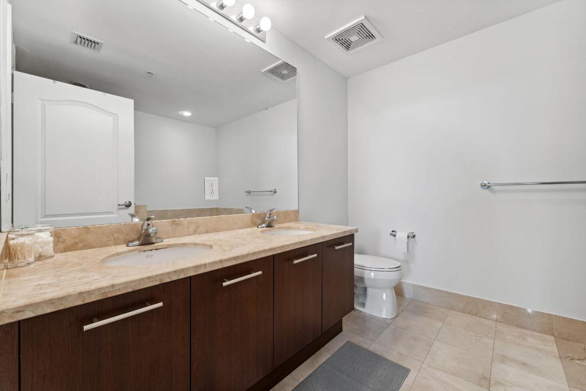 410 Evernia Street 414