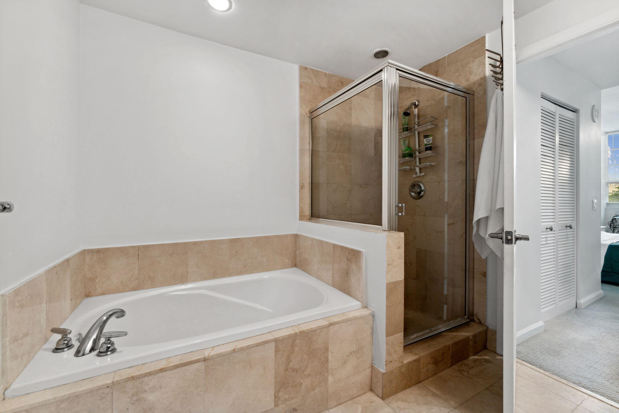 410 Evernia Street 414