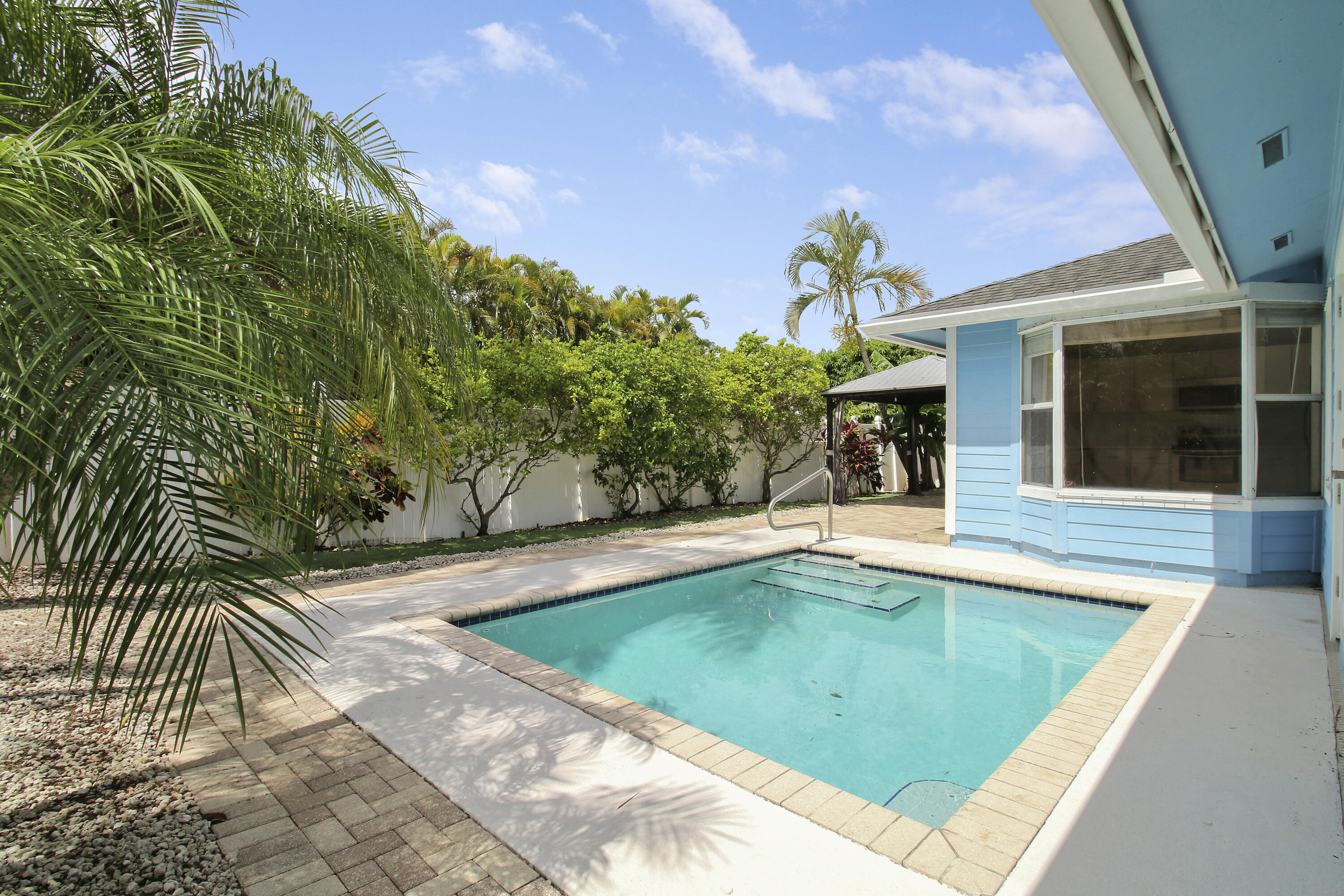 6118 Barbara Street