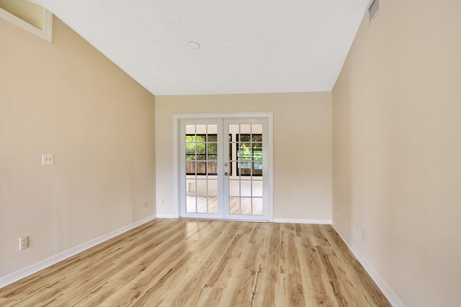 2391 SE Mariola Avenue