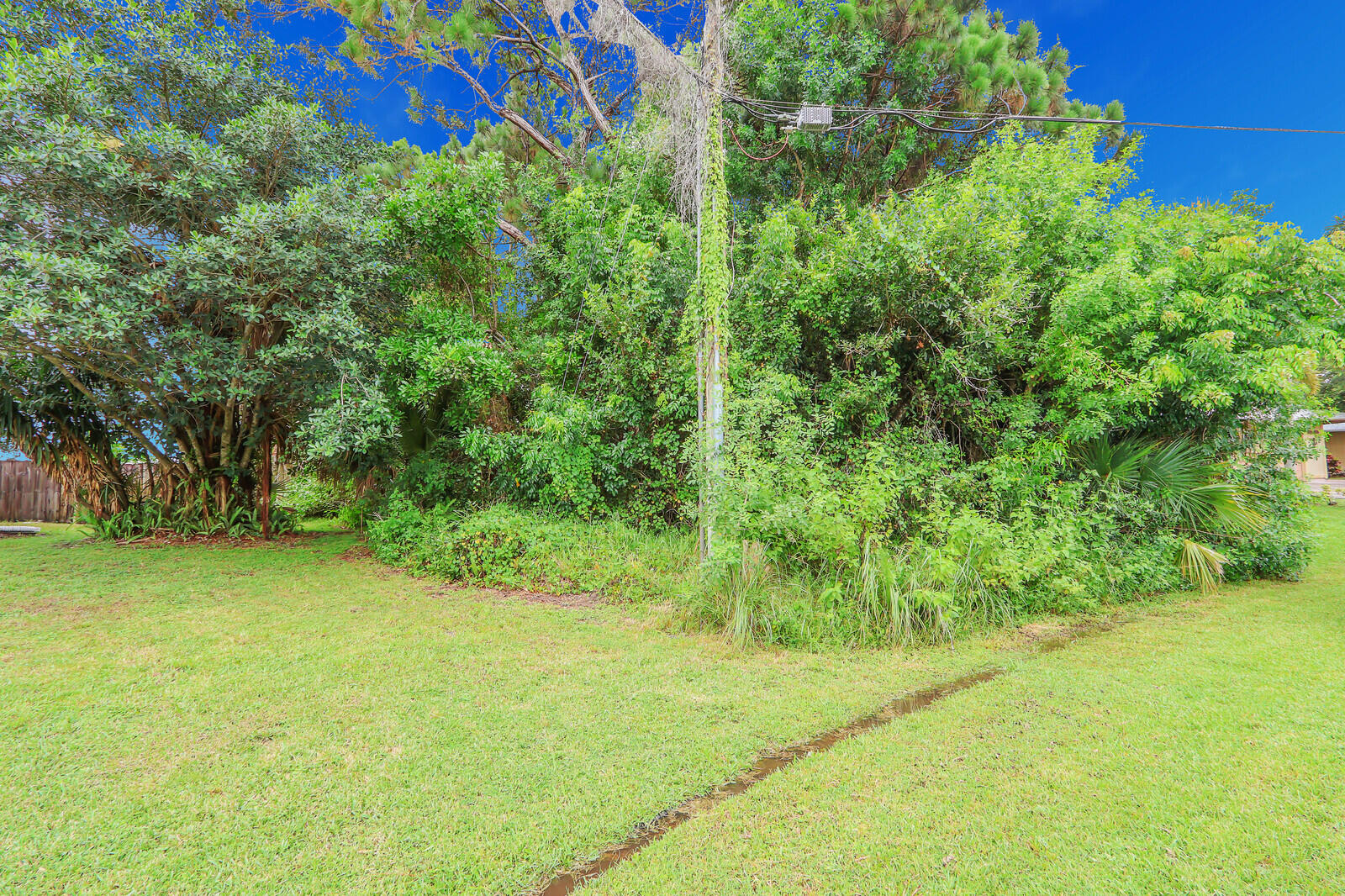 2391 SE Mariola Avenue