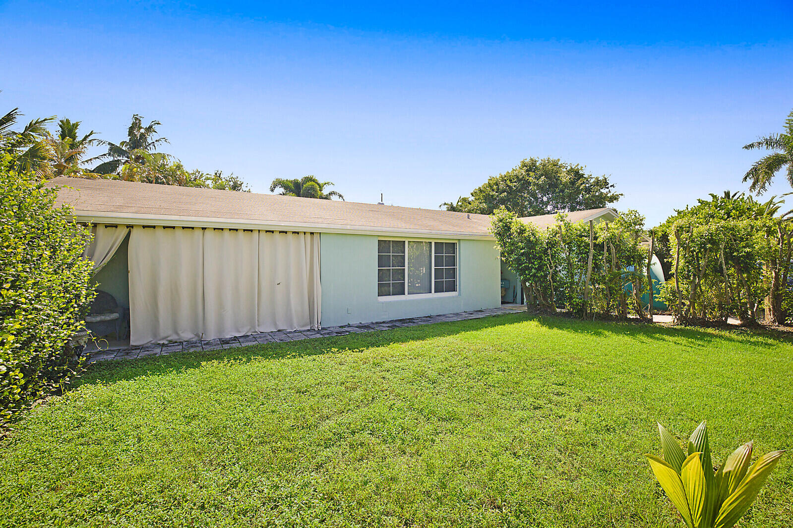 391 W Riverside Drive, Tequesta