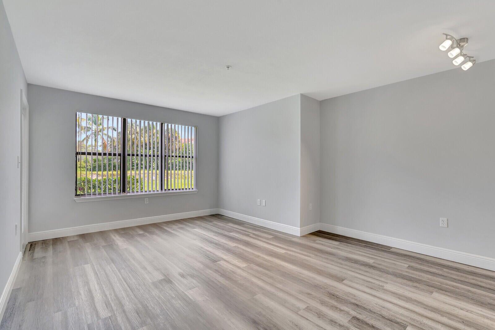 2317 N Congress Avenue 16