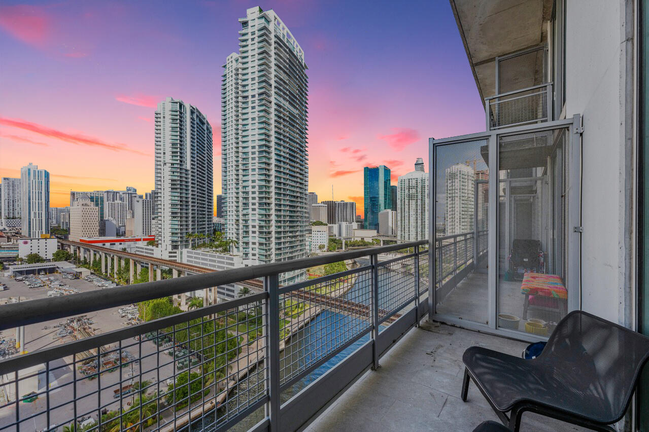 690 SW 1st Court 1913, Miami Unit: 1913