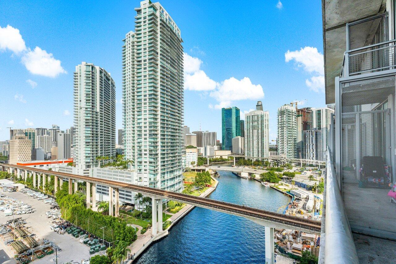 690 SW 1st Court 1913, Miami Unit: 1913