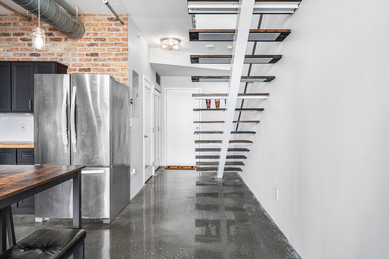 690 SW 1st Court 1913, Miami Unit: 1913