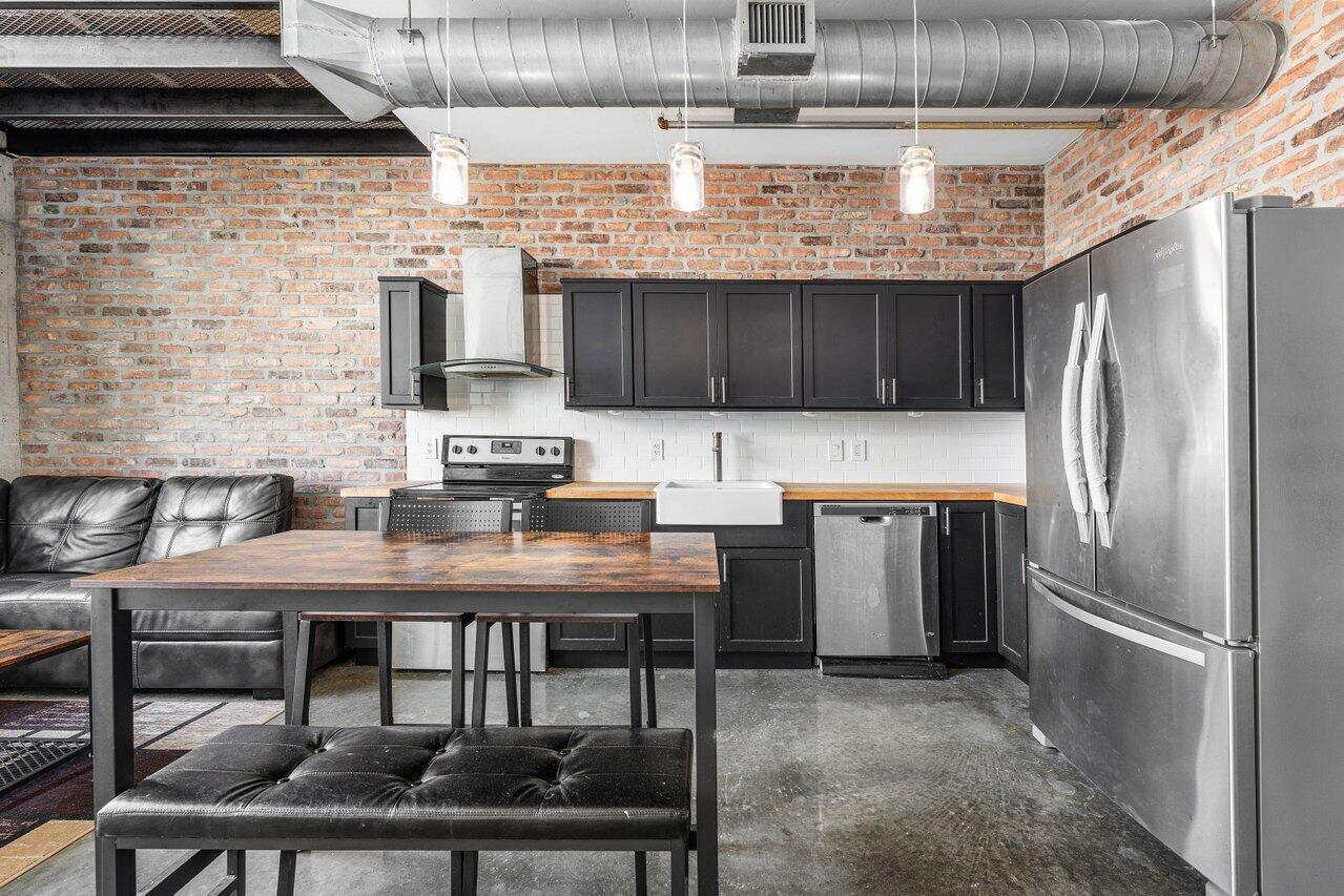 690 SW 1st Court 1913, Miami Unit: 1913