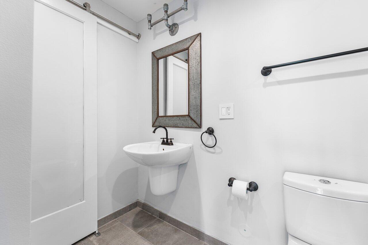 690 SW 1st Court 1913, Miami Unit: 1913