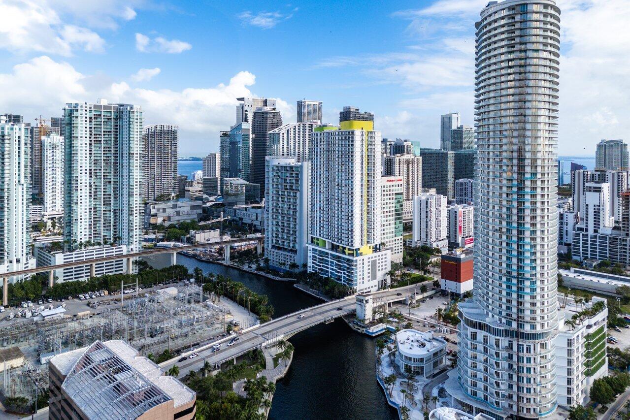 690 SW 1st Court 1913, Miami Unit: 1913