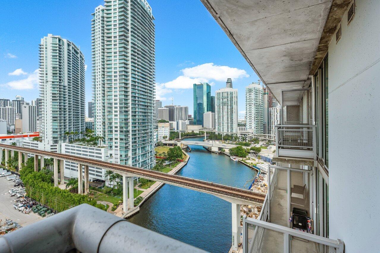 690 SW 1st Court 1913, Miami Unit: 1913