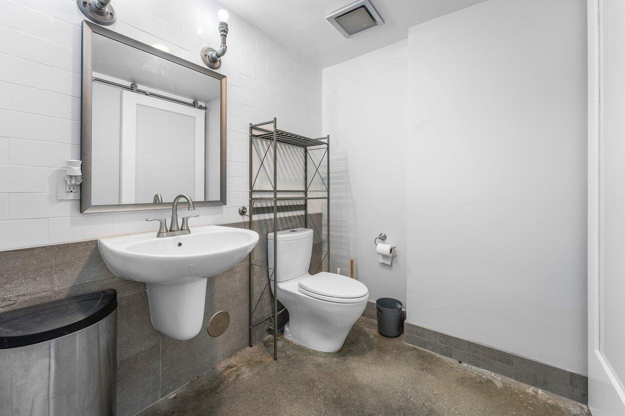 690 SW 1st Court 1913, Miami Unit: 1913