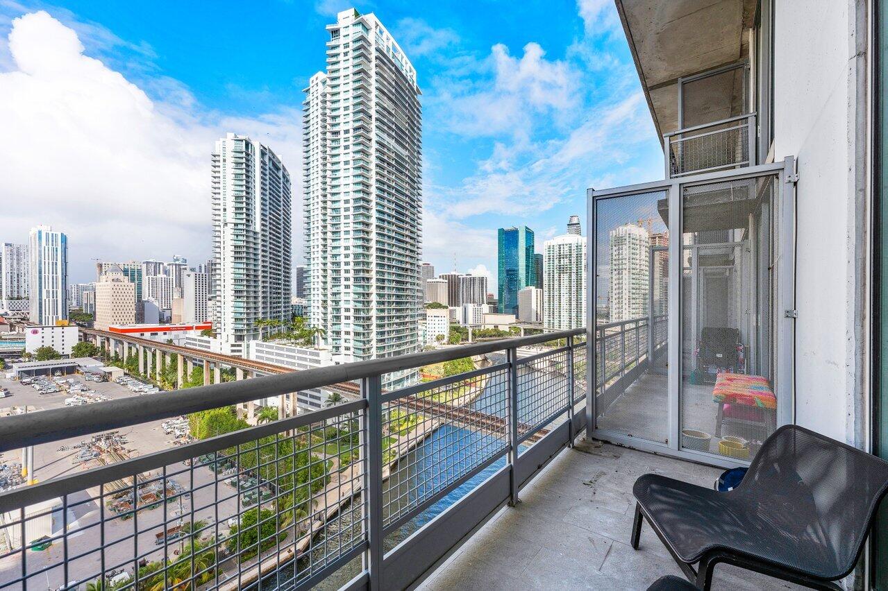 690 SW 1st Court 1913, Miami Unit: 1913