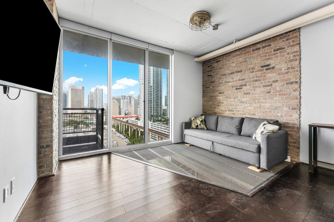 690 SW 1st Court 1913, Miami Unit: 1913