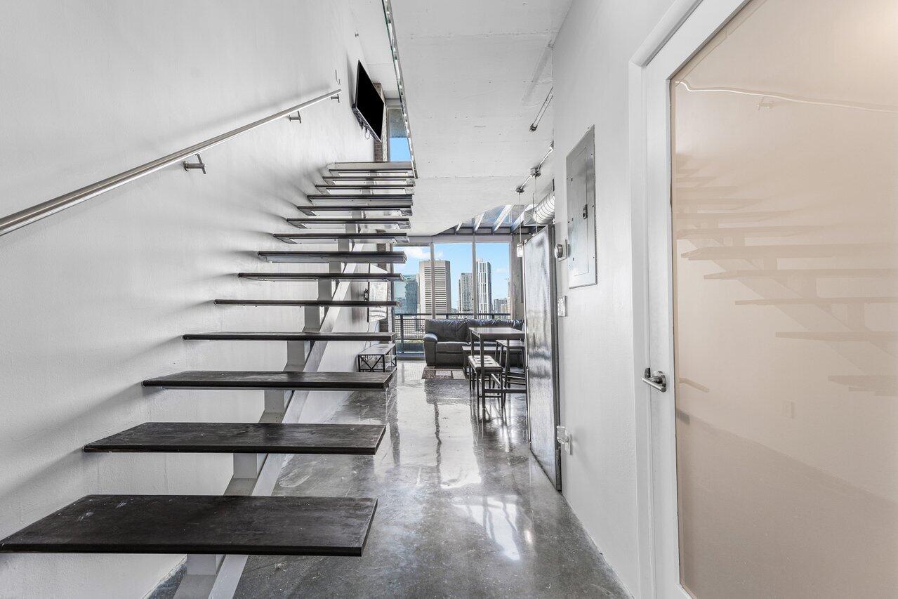 690 SW 1st Court 1913, Miami Unit: 1913