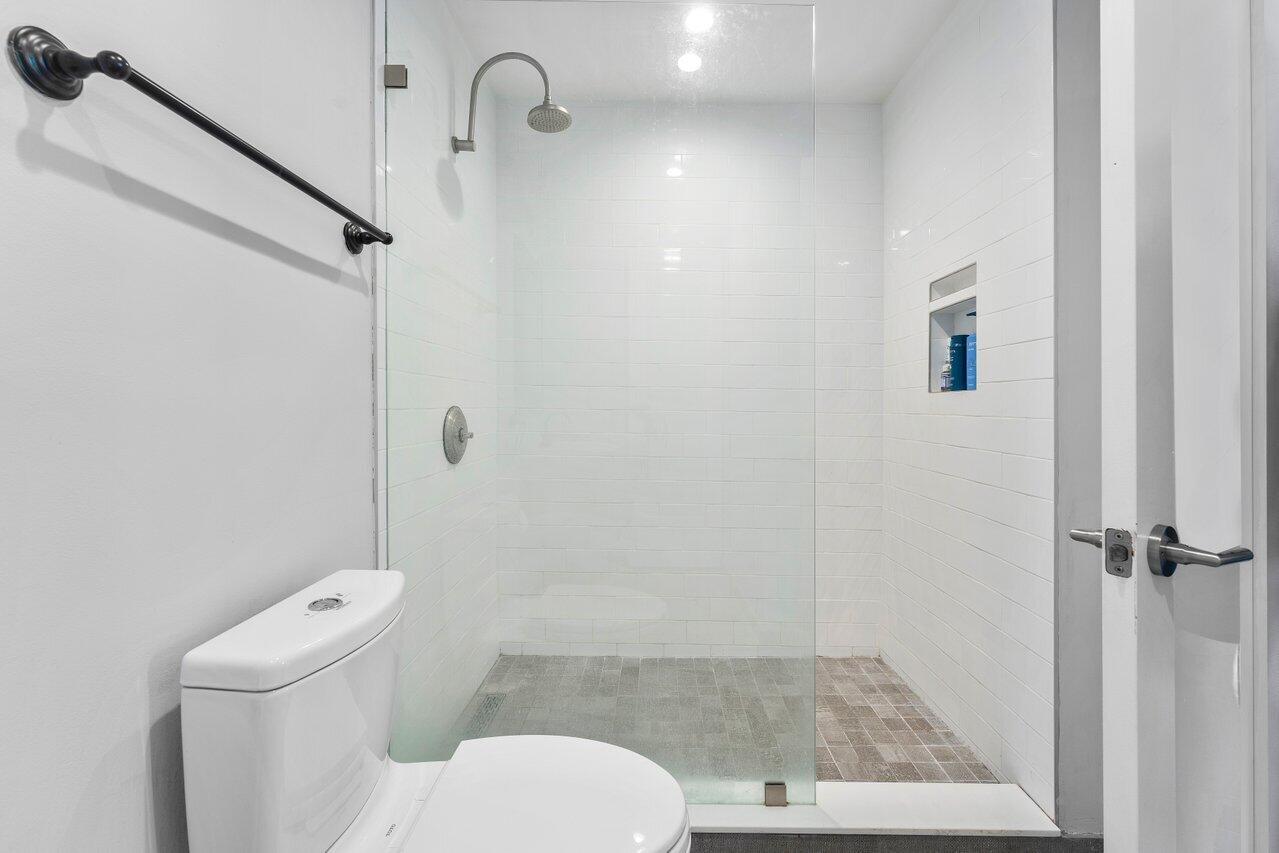 690 SW 1st Court 1913, Miami Unit: 1913