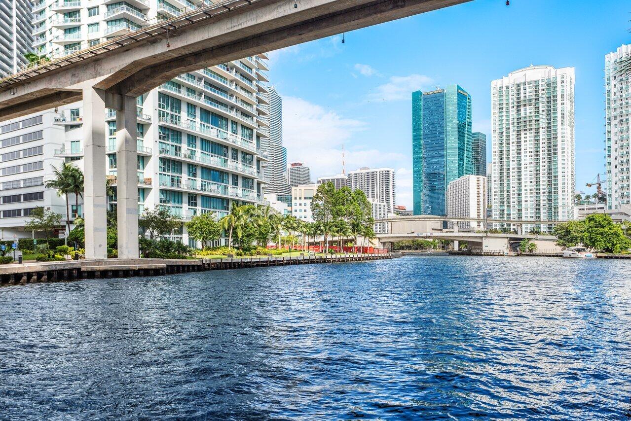 690 SW 1st Court 1913, Miami Unit: 1913