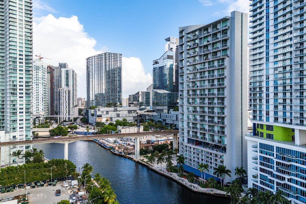 690 SW 1st Court 1913, Miami Unit: 1913