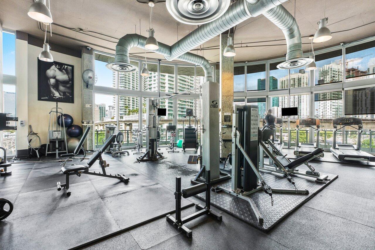 690 SW 1st Court 1913, Miami Unit: 1913