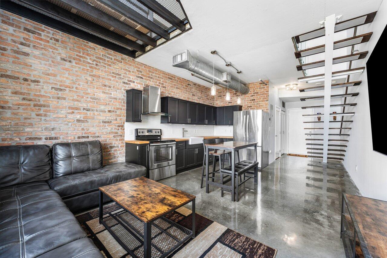 690 SW 1st Court 1913, Miami Unit: 1913